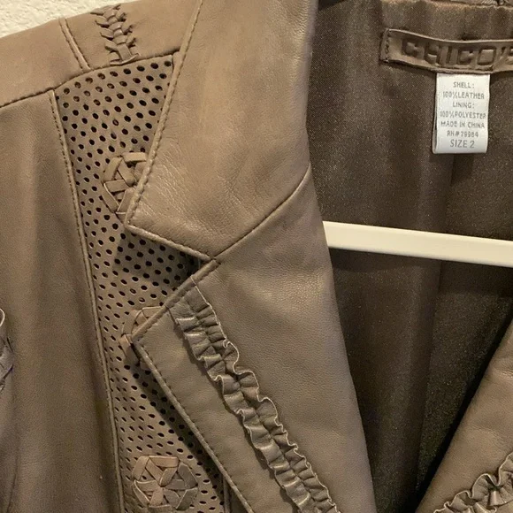 CHICO’s Womens Brown Leather Crop Length Jacket. Buttery Soft. Nice detail.​​​​​ - Picture 5 of 14